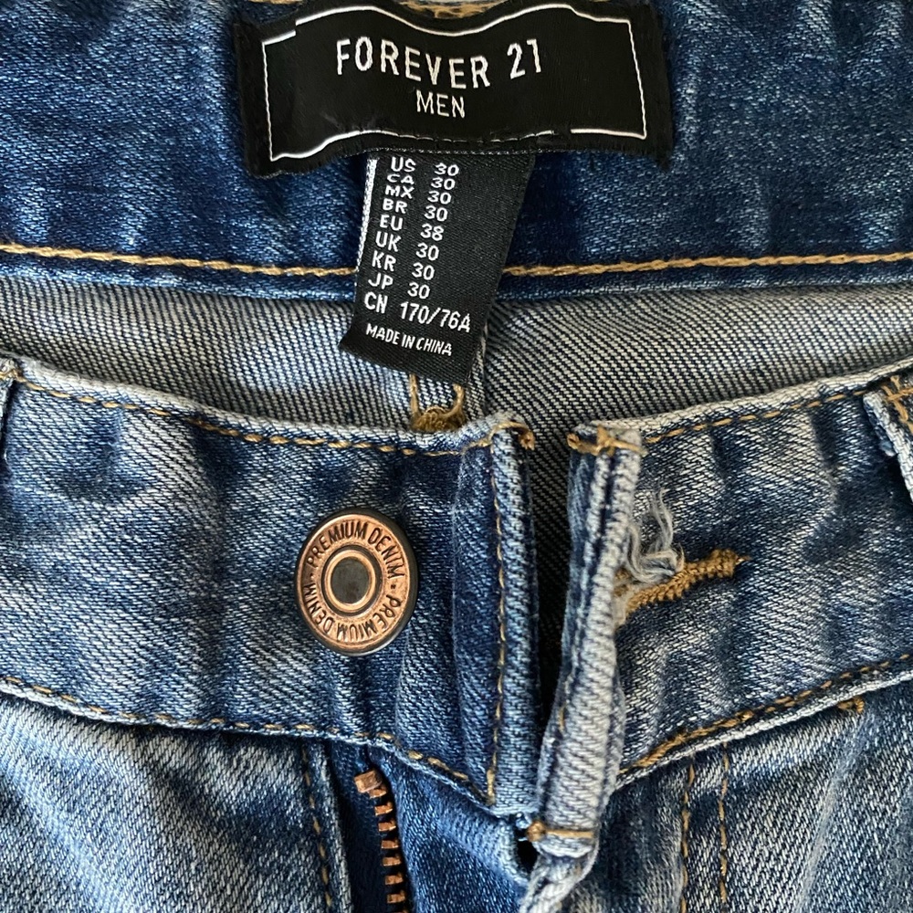 Distressed jeans - Picture 2 of 5